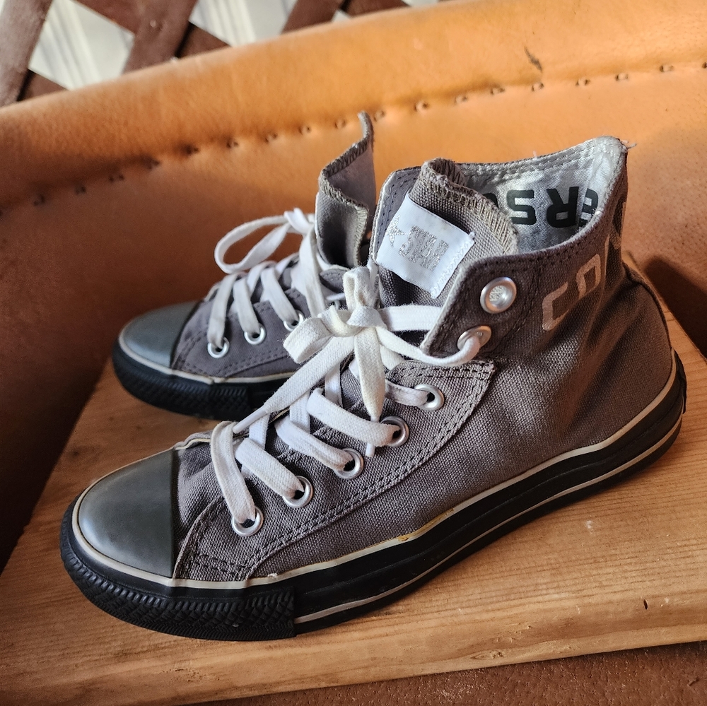 Ladies Converse Size7 Color Charcoal Only Wore Th… - image 4
